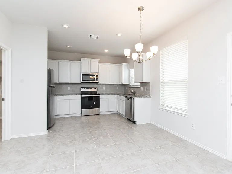 2033 Mallard Ct — Photo 5