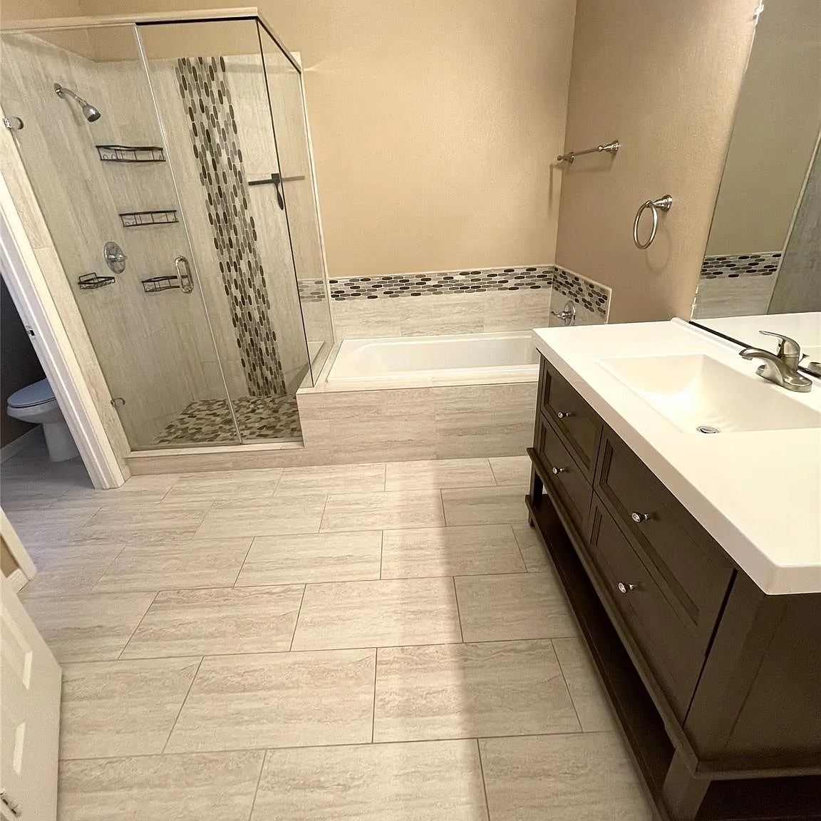 2 bed, 2.5 bath, 2912 sqft, $2,150 — Photo 3