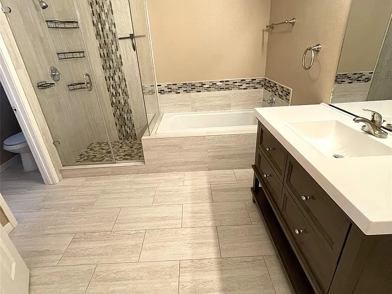 4122 Drake St #1/2 — Photo 3