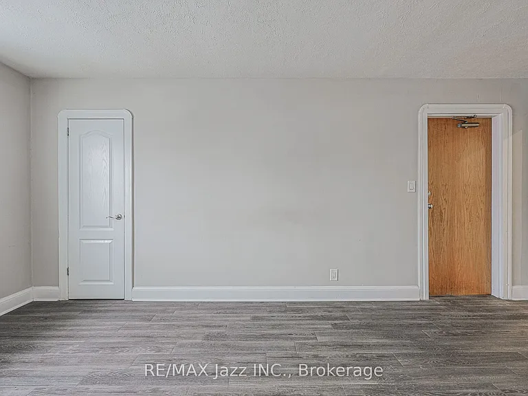 366 Mary St N #4 — Photo 7