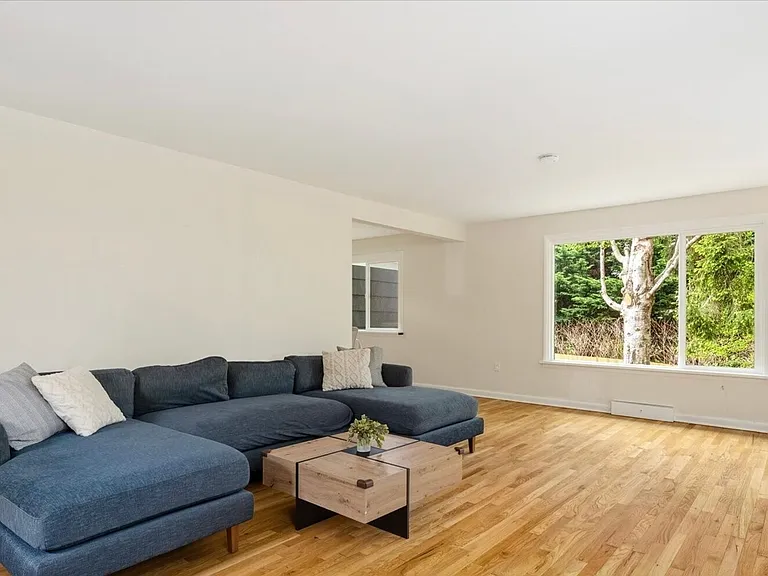 4037 NE 109th St — Photo 5
