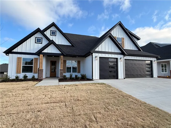 2710 Lunar Ave, Lowell, AR 72745