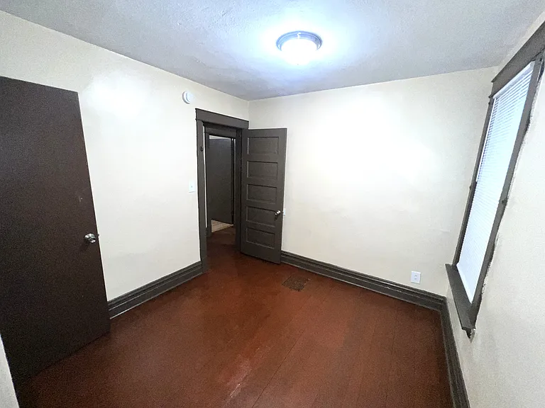 12015 S Stewart Ave — Photo 10