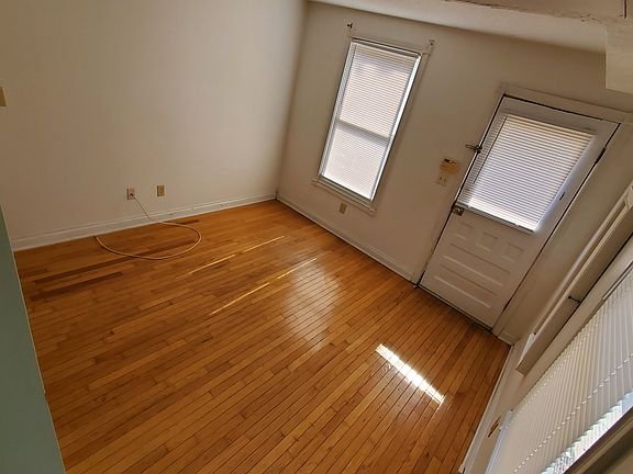 4th image of 150 E Greenwood Ave