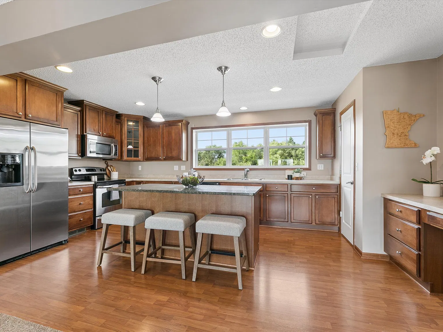 3 bed, 2174 sqft, $2,150 — Photo 1