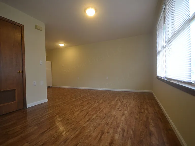 216 W Main St — Photo 4