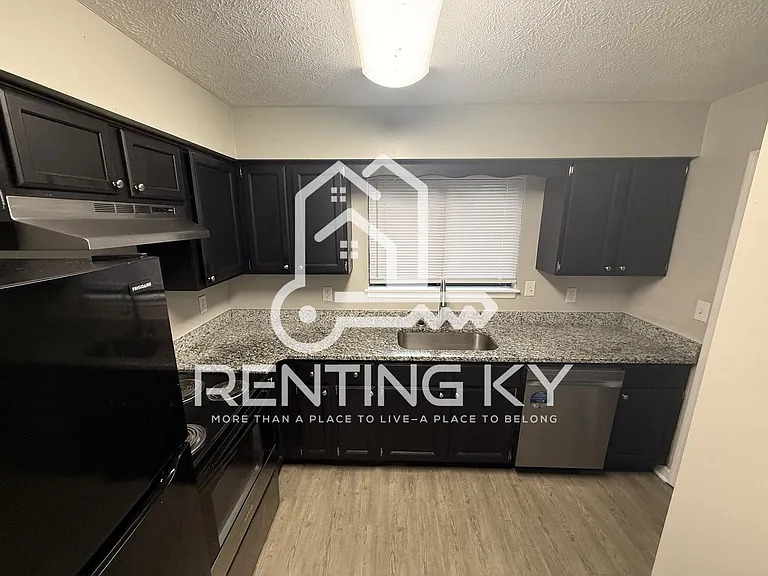 117-119 Lakeview Dr — Photo 2