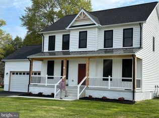 43 Lee St, Montross, VA 22520