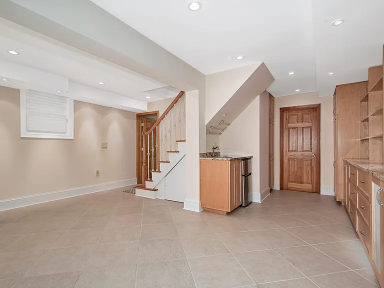 17 Haven Ave — Photo 23