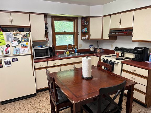 5th image of 506 W Foster St