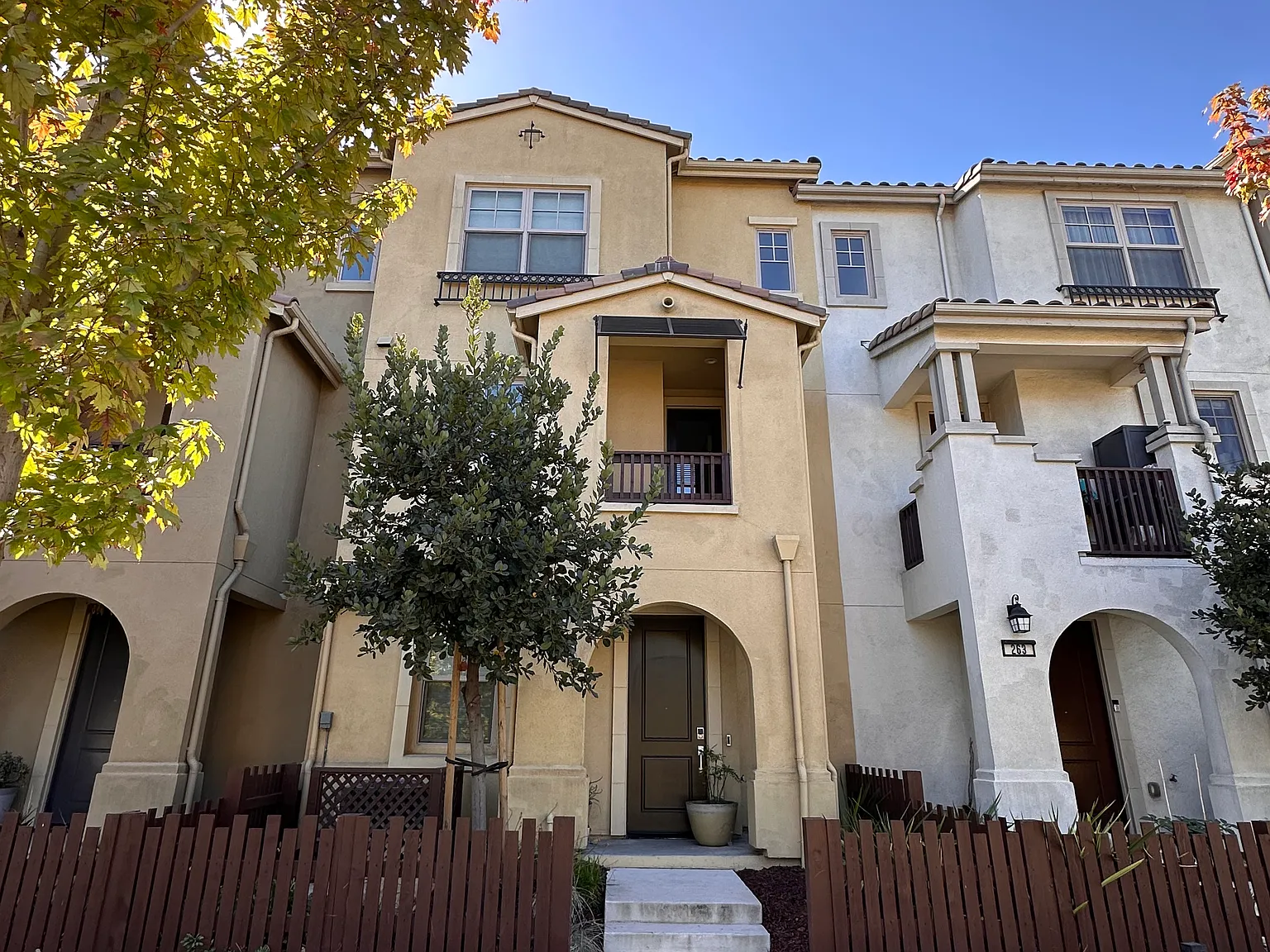 4 bed, 3.5 bath, 1734 sqft, $6,400 — Photo 1