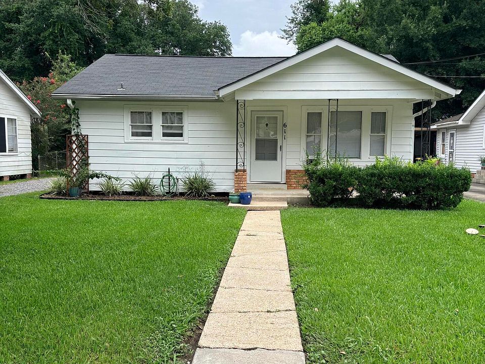 1st image of 611 Everette St
