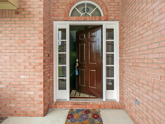 4th image of 709 Fair Oaks Ln