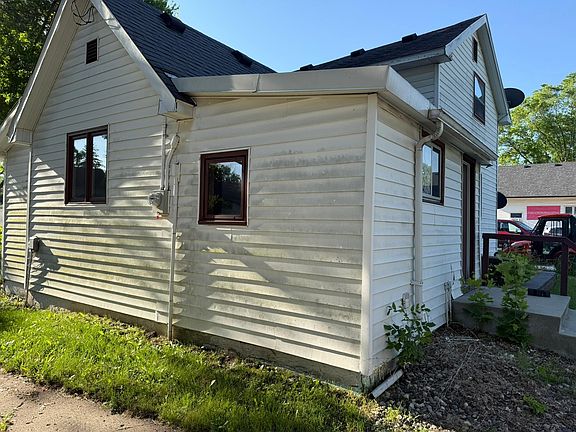 3rd image of 238 Locust Ave