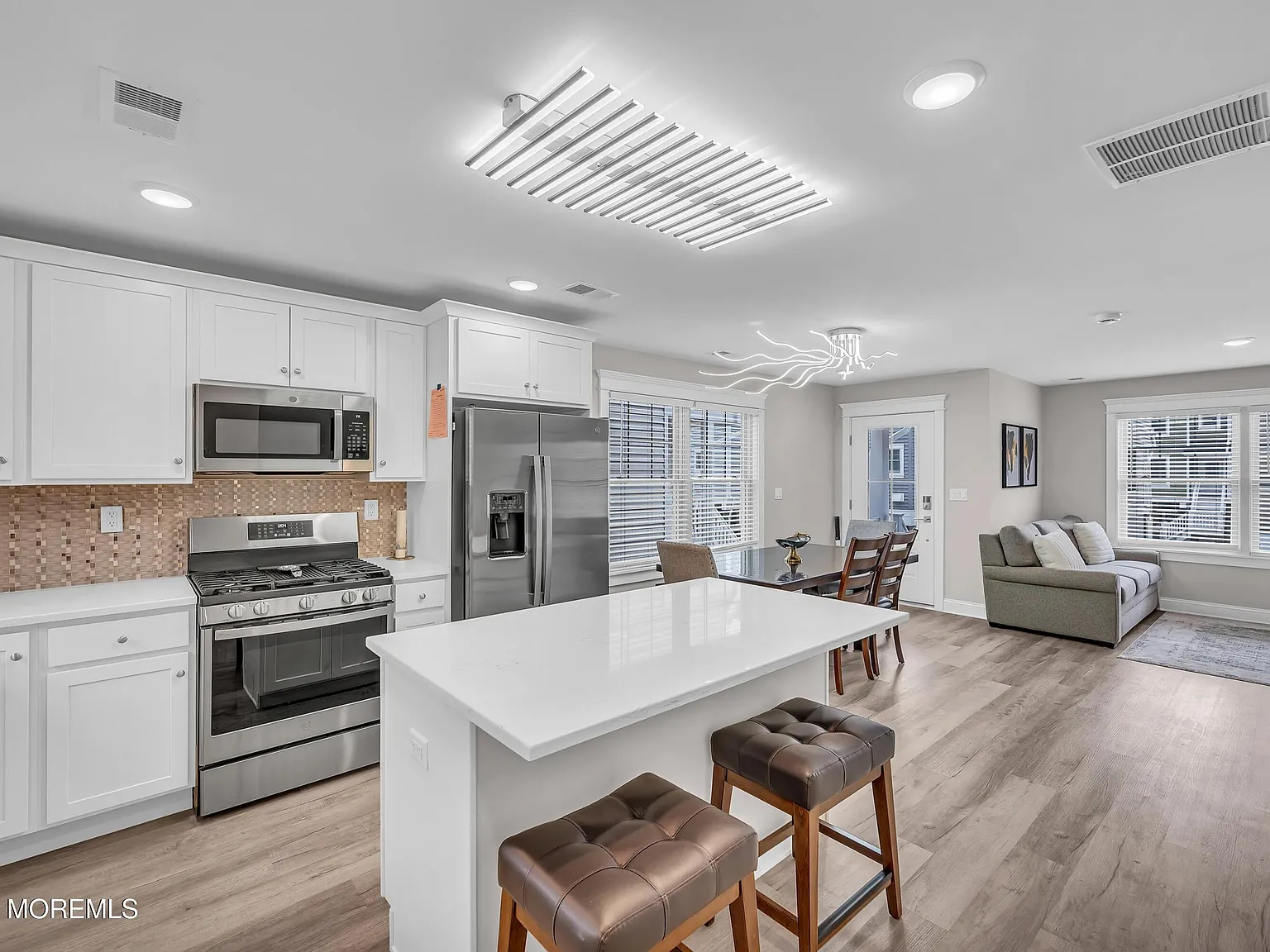 3 bed, 2.5 bath, $4,000 — Photo 4