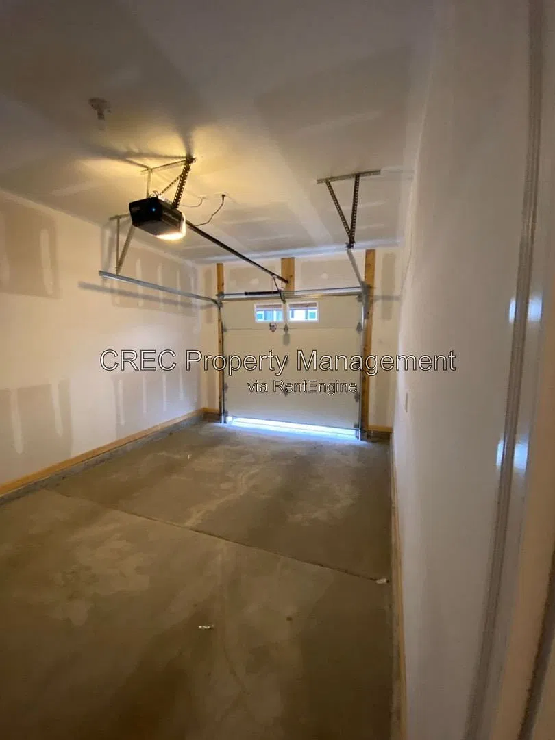 3 bed, 2.5 bath, 1476 sqft, $1,800 — Photo 2