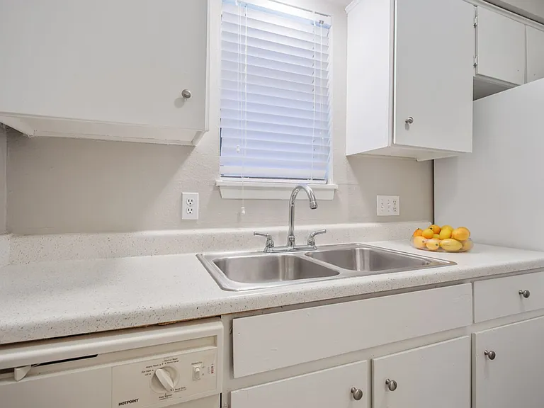 Radius Apartment Homes - $250 Off Move-in Costs! — Photo 38