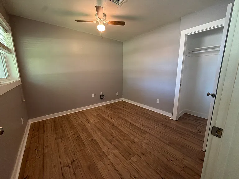 1610 Dudley Ln — Photo 16