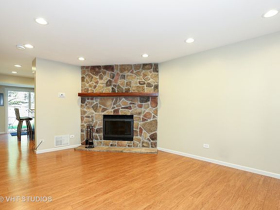 2nd image of 425 Kensington Ct
