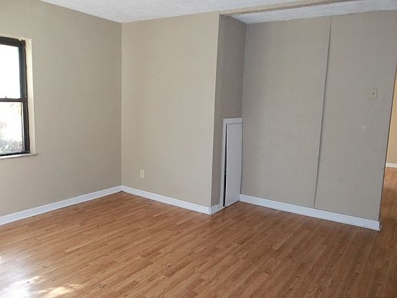 5th image of 10081 Grosvenor Dr