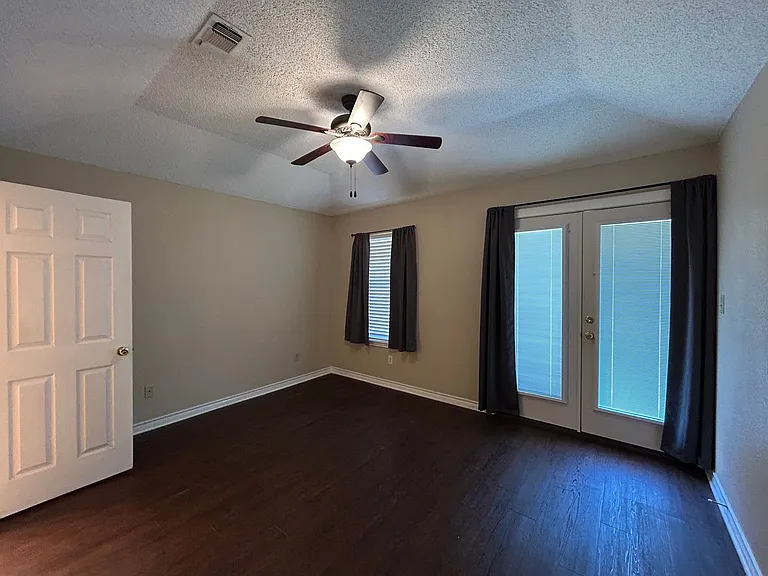1642 W County Line Rd — Photo 16