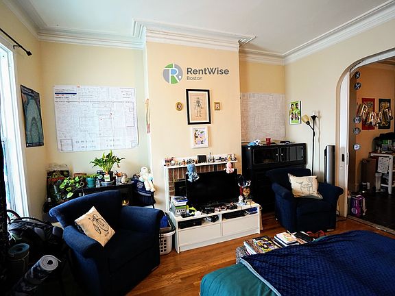 3rd image of 381 Dorchester St APT 1A