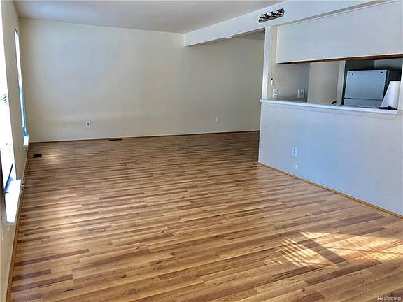 2nd image of 35234 Tall Oaks Dr