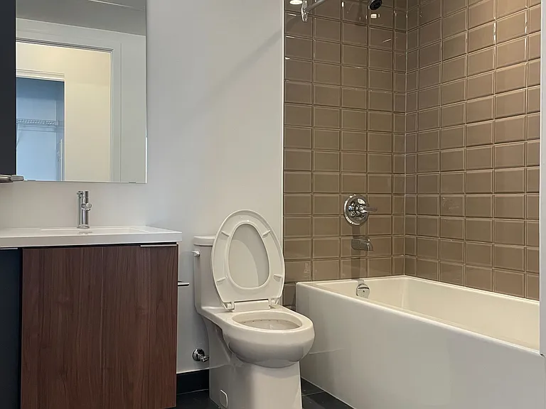 203 College St #3001 — Photo 15