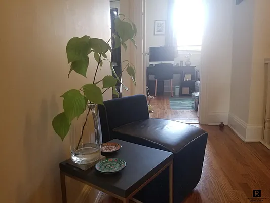 Rented by R New York | media 33