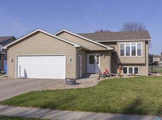 2213 S Larch Ave, Sioux Falls, SD 57106