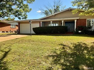 4040 Helmkampf Dr, Florissant, MO 63033