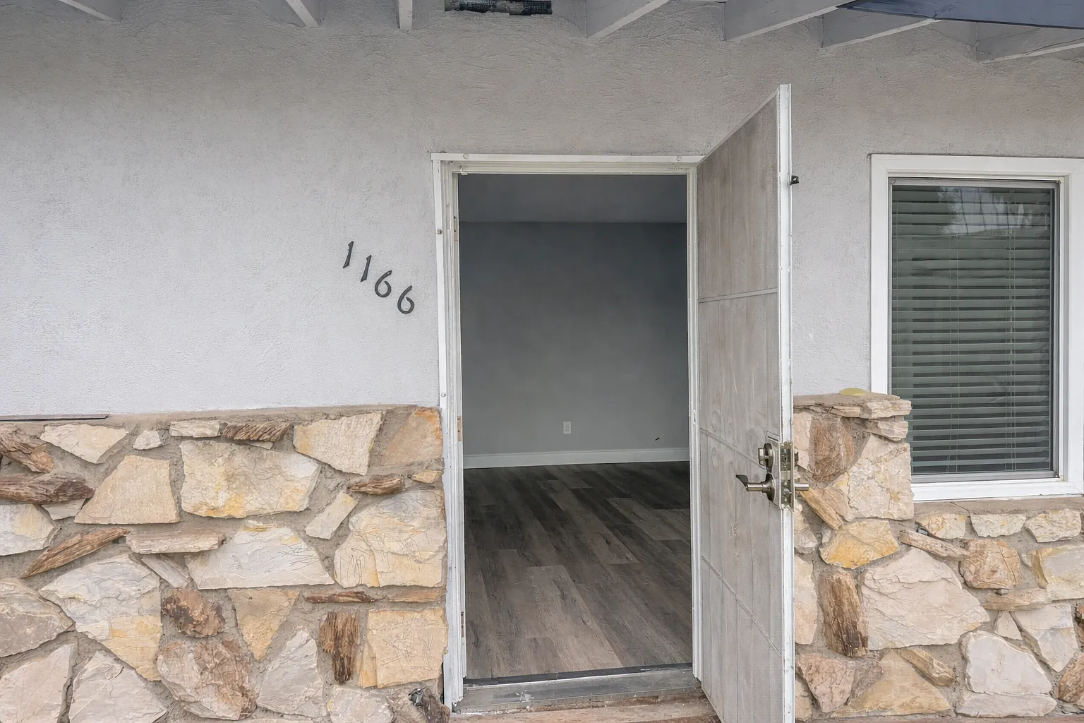 2 bed, 850 sqft, $2,350 — Photo 4