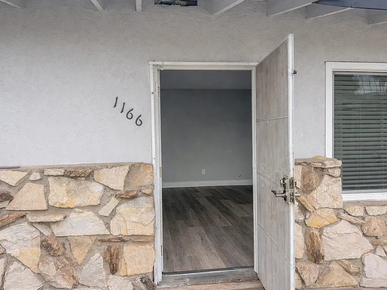 1174 Del Valle Ave #1172 — Photo 4