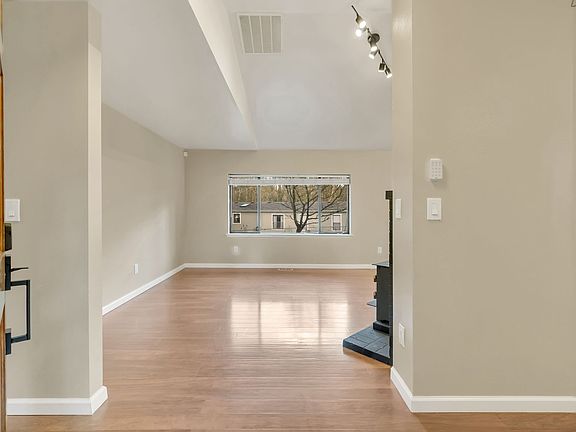 5th image of 36124 52nd Ave S