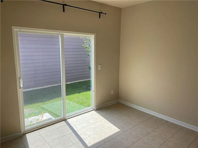 1420 Nevarez — Photo 5