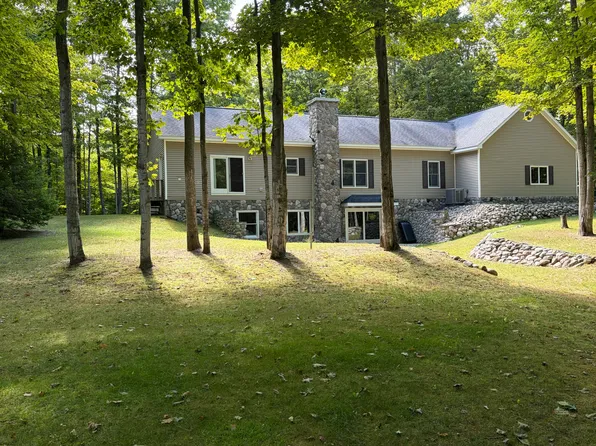 8811 Hebron Town Hall Rd, Cheboygan, MI 49721