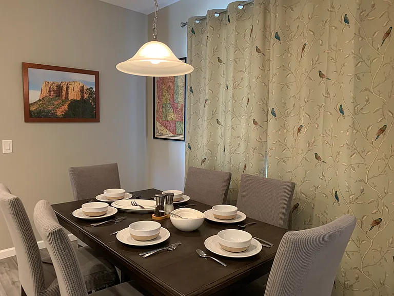 Full set of dining service for six people.