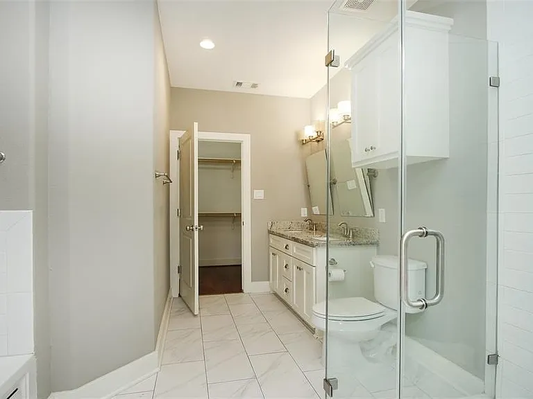 2529 Calumet St — Photo 34