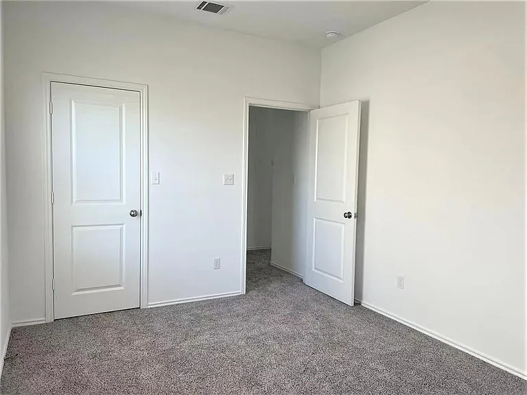 1424 Linwood St — Photo 18