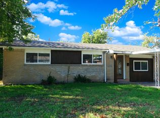 604 SW 14th St, Moore, OK 73160