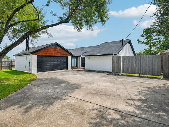 2nd image of 2703 Shady Ln