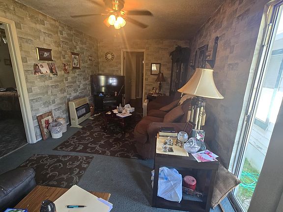 3rd image of 804 Dallas St