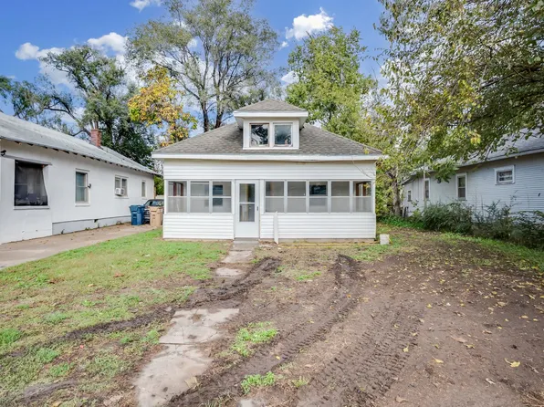 724 E 1st Ave, Hutchinson, KS 67501