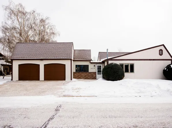 602 McKenzie Ave, Carrington, ND 58421