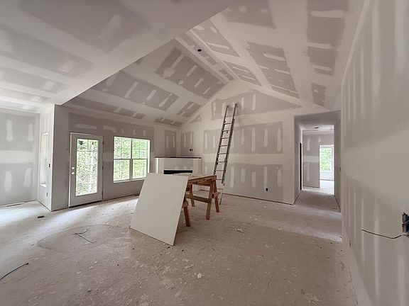 5th image of 971 Edward Dr