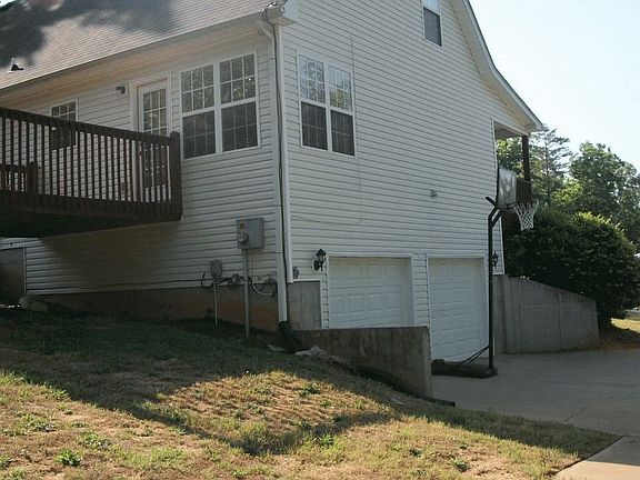 4th image of 50 Holly Hill Dr