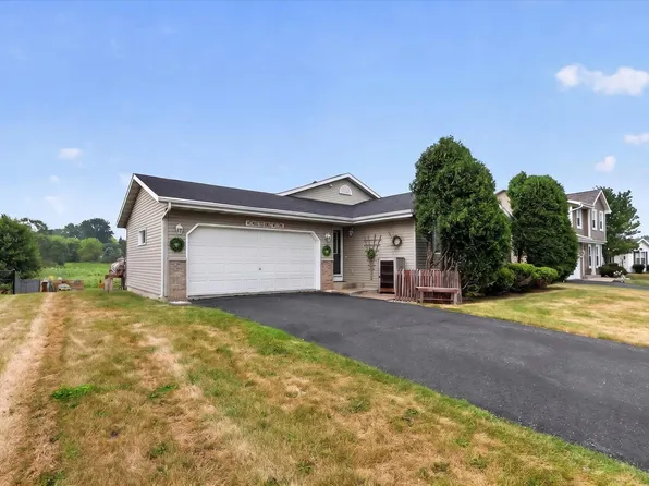 2306 Pine View Ln, Janesville, WI 53546