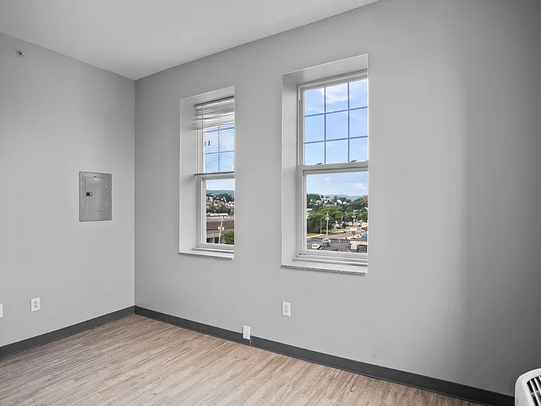 Cumberland Apartments — Photo 6
