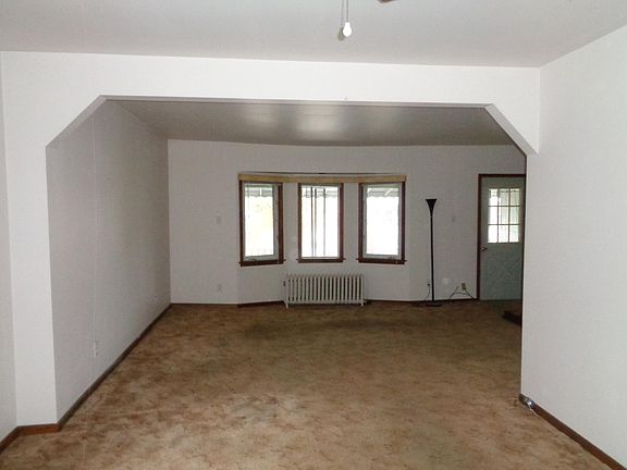 4th image of 20 Crestwood Ave