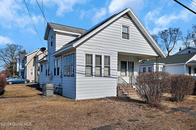 3rd image of 15 Hudson Avenue